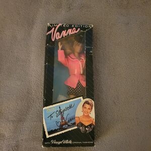 Vintage Inscribed & Autographed 1992 Vanna White Paris Limited Edition Doll NIB
